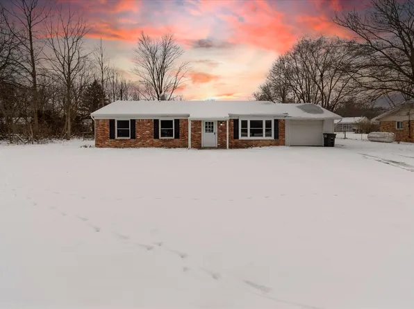 8367 Douglas Rd, Lambertville, MI 48144