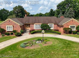 9598 Burning Tree Dr, Grand Blanc, MI 48439