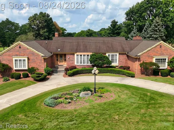 9598 Burning Tree Dr, Grand Blanc, MI 48439