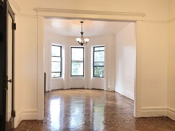 4th image of 186 Sterling St #2