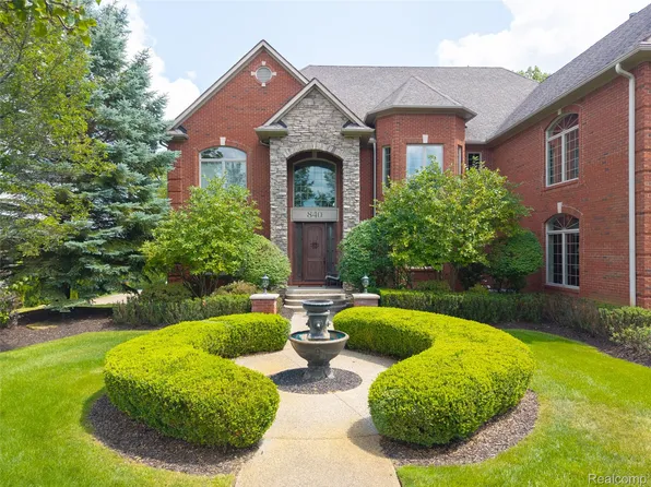 840 High View Ct, Oxford, MI 48371