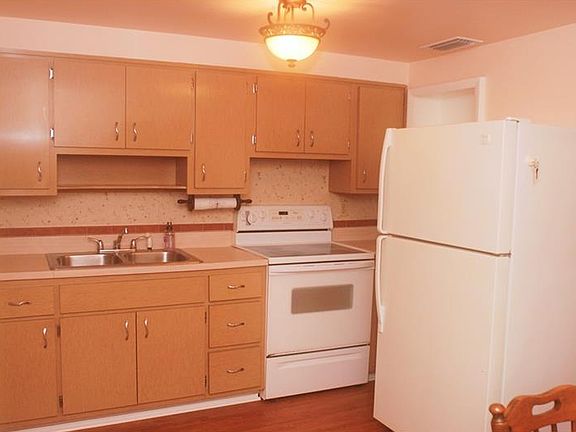 3rd image of 635 1st Ave N