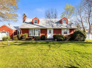 11 Peter Ave, Bayville, NY 11709