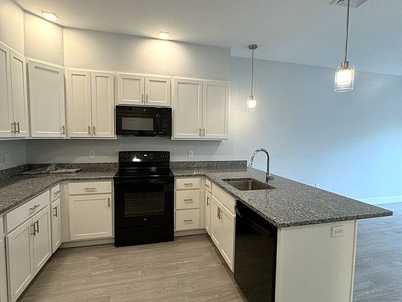 4th image of 118 Old Colony Ave #118