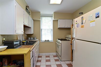 5th image of 2458 W Belle Plaine Ave