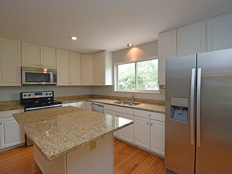 6490 Glenarbor Dr — Photo 12