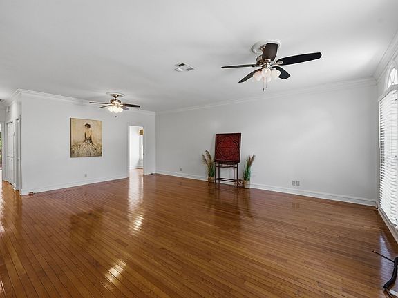 3rd image of 111 Colony Ct