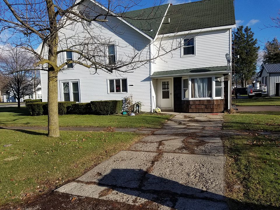 2nd image of 303 Chicago Ave