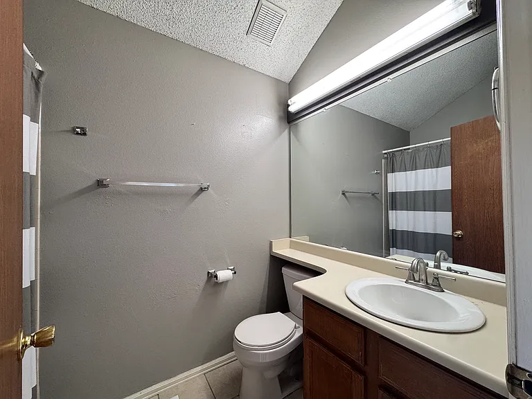1201 S Waco St #E — Photo 8