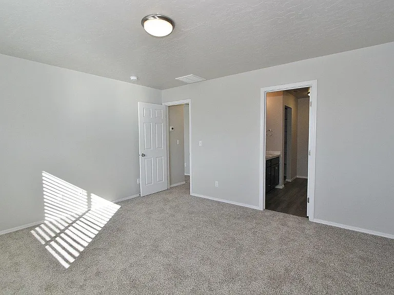 3101 N Saratov Way — Photo 14