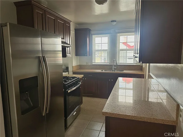4656 Oakwood Ave — Photo 8