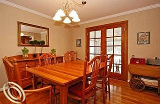 5th image of 995 Canterbury Dr