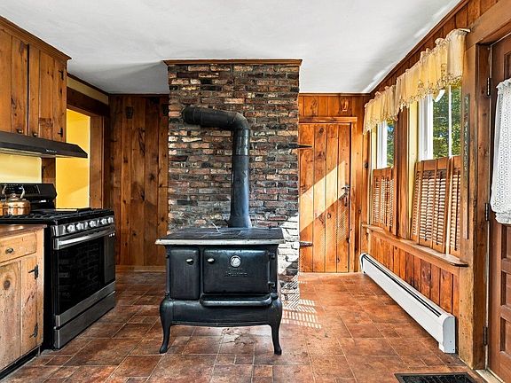 5th image of 224 Cooper Hill Road