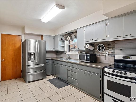 4th image of 36 Berrywood Dr