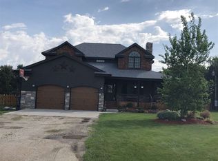 712 N Court Dr, Axtell, NE 68924