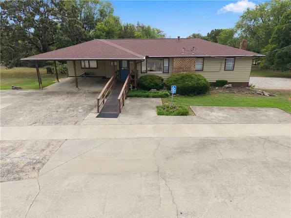 601 Orchard Dr, Berryville, AR 72616