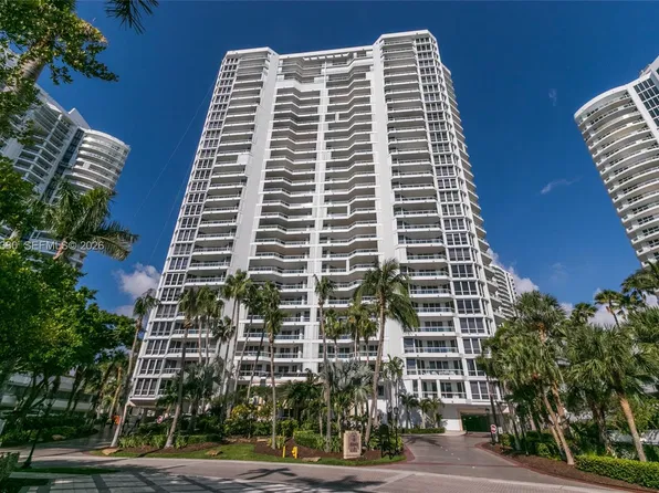 21150 NE 38th Ave APT 2202, Miami, FL 33180