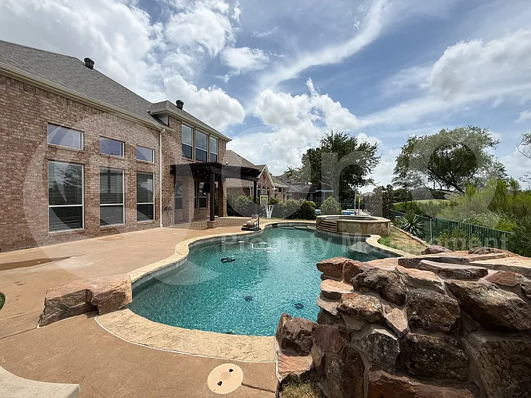 11281 Balcones Dr — Photo 29