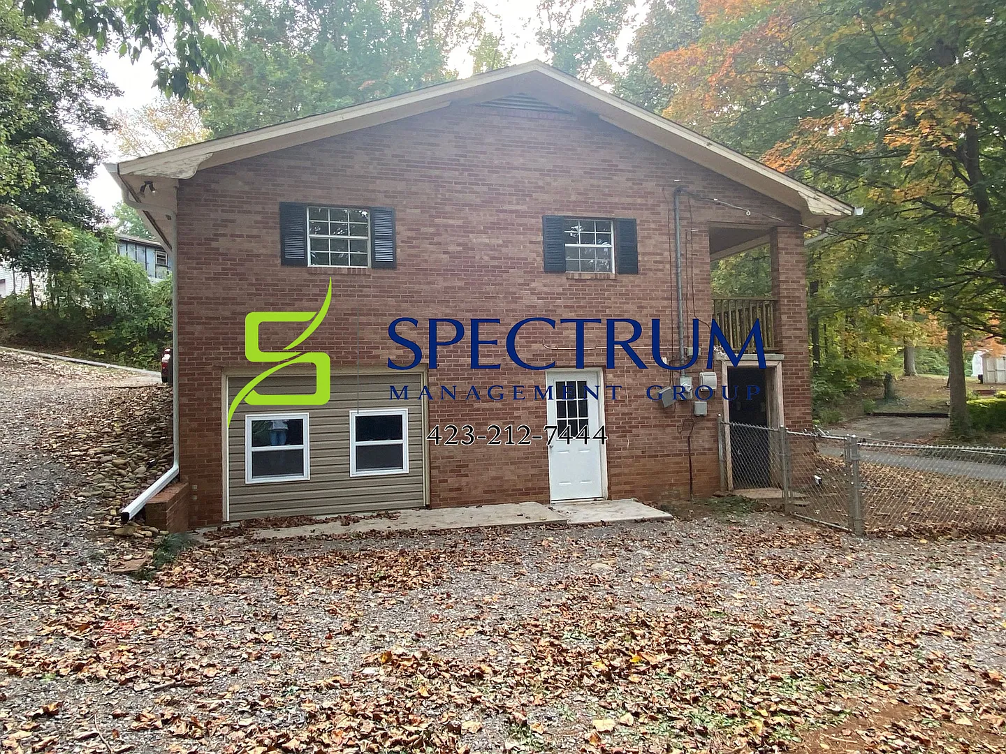 3 bedroom 2 bathroom single-family home — Photo 2