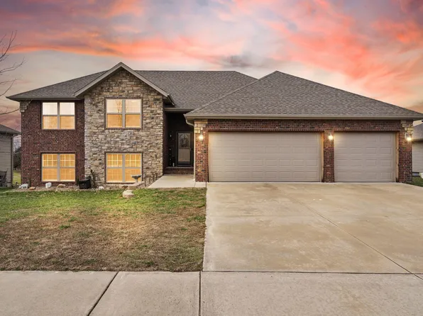 1209 N 10th Avenue, Ozark, MO 65721