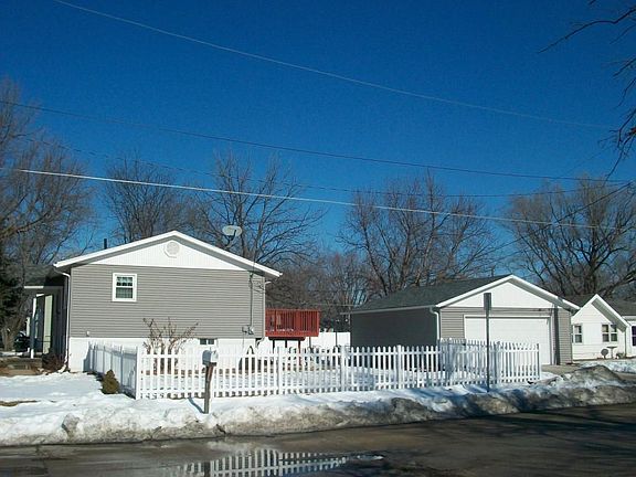 3rd image of 3909 Twin City Dr
