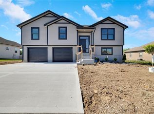 815 W Solomon Dr, Lone Jack, MO 64086