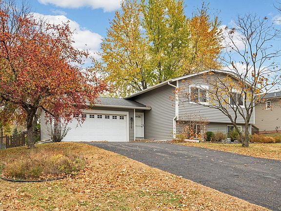 4th image of 1093 Hillcrest Dr