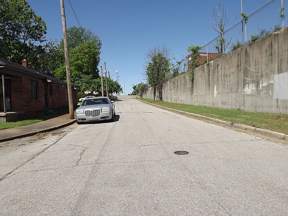 5th image of 2701 Waverly Ave