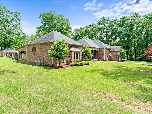 2nd image of 120 Magnolia Cir