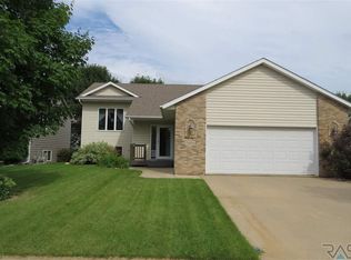 5404 S Lewis Ave, Sioux Falls, SD 57108