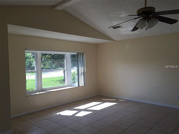 4th image of 928 Clayton Dr