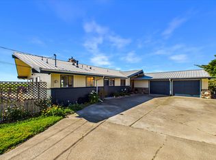 2554 Eel River Dr, Loleta, CA 95551