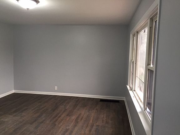5th image of 718 E Sibley Blvd