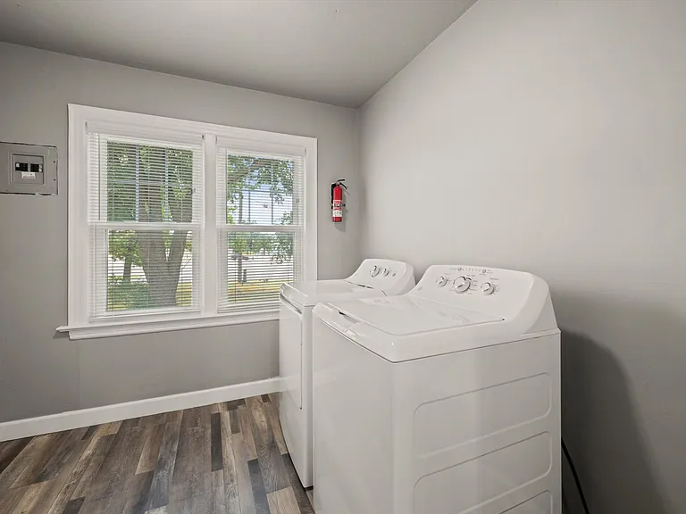 403 N Baumann Ave — Photo 23
