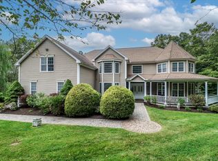 151 Guernsey Ln, New Milford, CT 06776