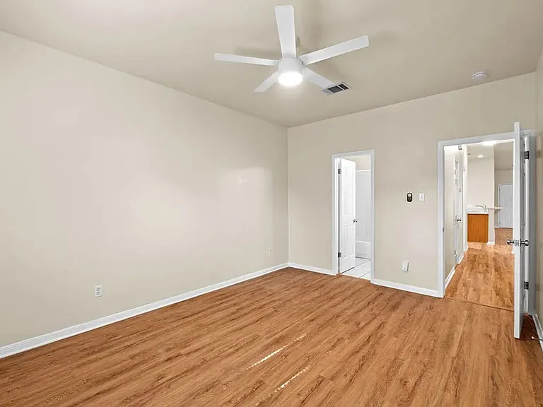 611 Zennia St #B — Photo 13