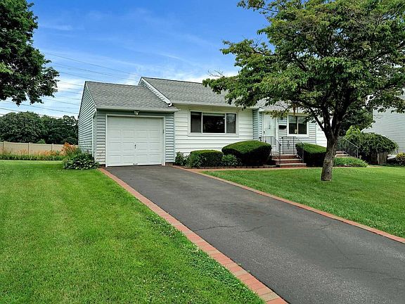 2nd image of 23 Laurinda Dr