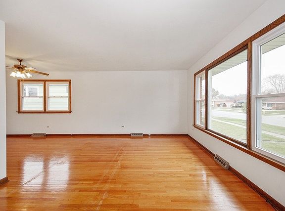 2nd image of 17358 Oriole Ave