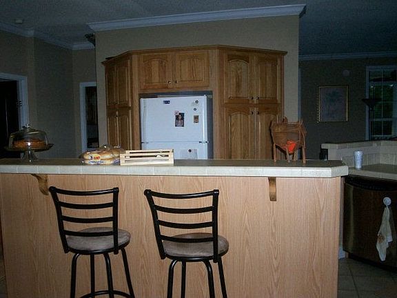 4th image of 1063 Burdell Dr