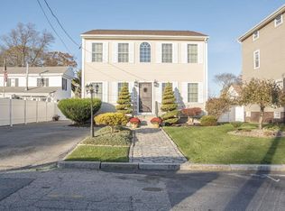 40 Alsop St, Fall River, MA 02723