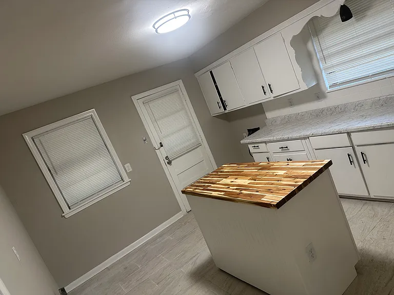 1300 Catalina Rd — Photo 7