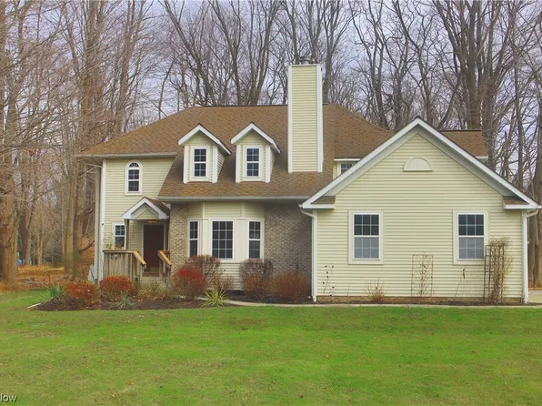 2221 River Rd, Willoughby Hills, OH 44094