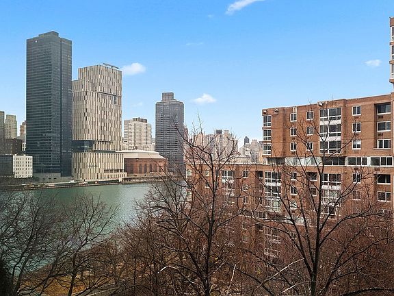 2nd image of 595 Main St APT 815