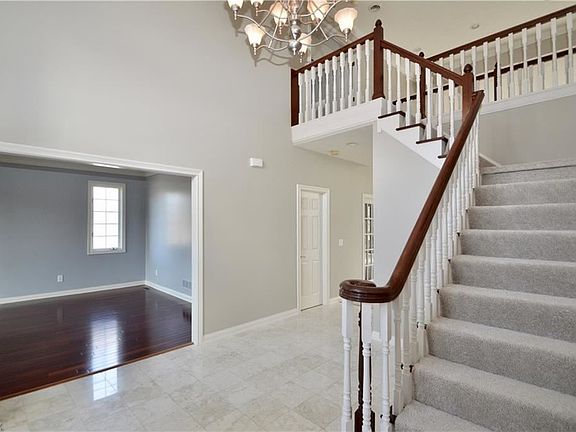 3rd image of 2835 Forest Lake Dr