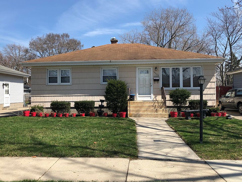 2nd image of 18523 Glen Oak Ave