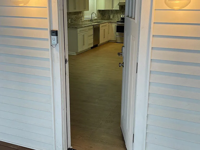 119 E Wilson St — Photo 10