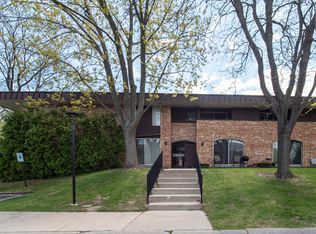 4155 W Rivers Edge Cir UNIT 8, Brown Deer, WI 53209