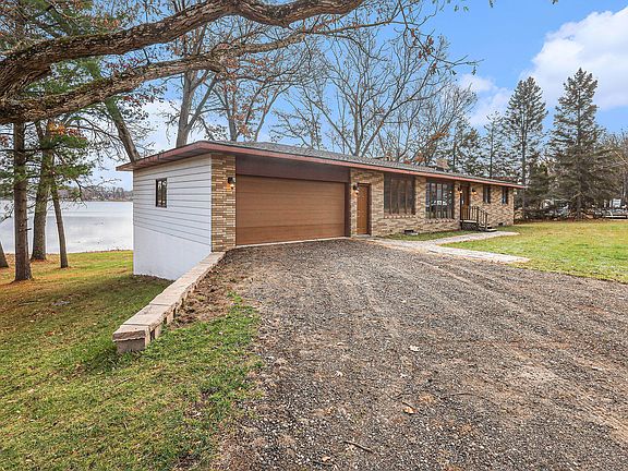 3rd image of 923 N Rock Lake Dr