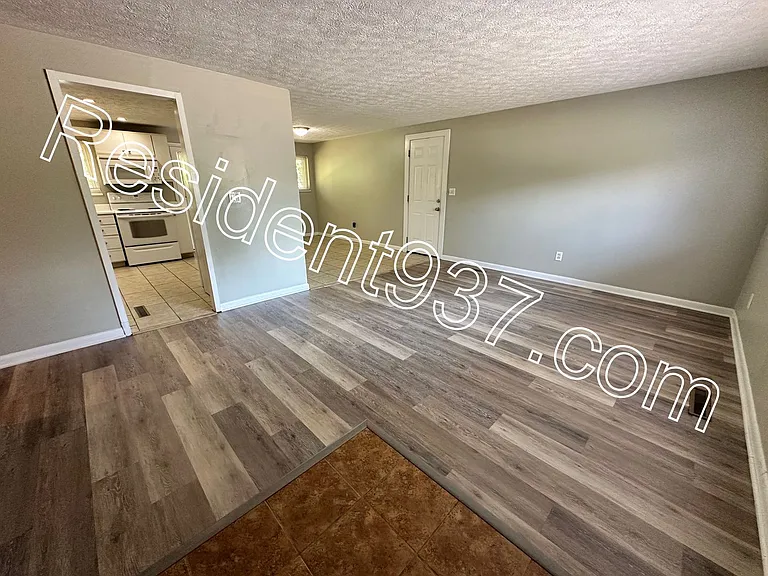 2295 Milesburn Dr — Photo 3