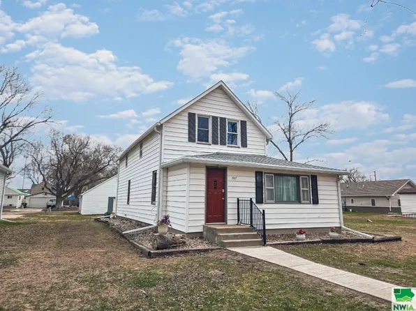 307 Elm St, Salix, IA 51052
